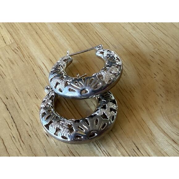 Sterling Silver 1 " Etched Filigree Pierced Wire Hollow Hoops Earrings EUC - Picture 6 of 6